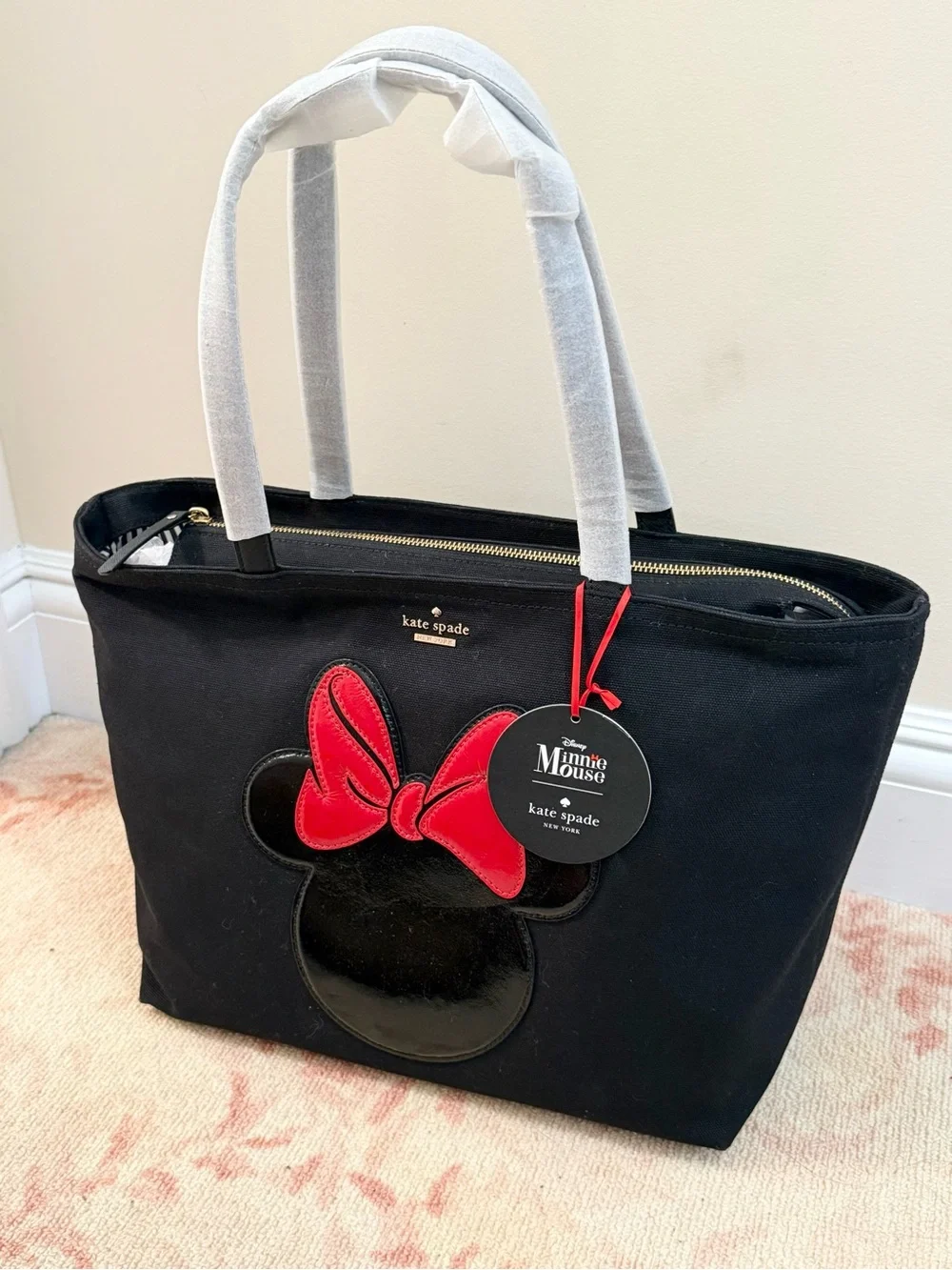 New with tags kate spade Minnie Mouse Black Tote with Red Bow